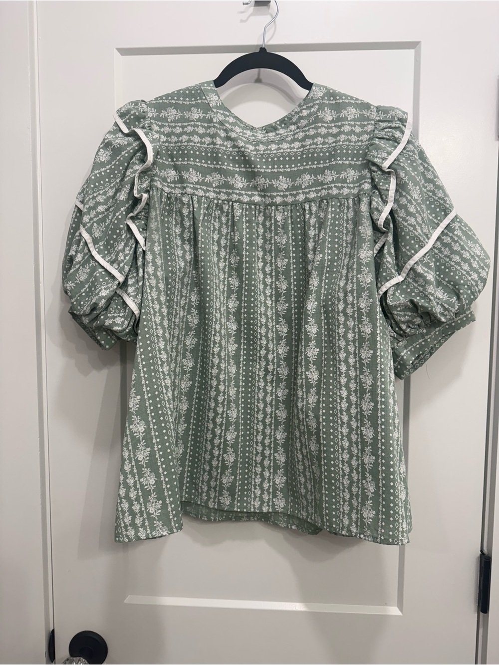 She + Sky Sage Green Floral Print Blouse